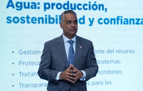 Ministro Santos abordará en Washington potencial de tierras raras