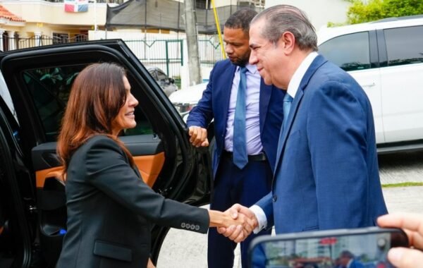Francisco Javier García se reúne con embajadora de EE. UU. en RD y destaca vínculos entre ambas naciones