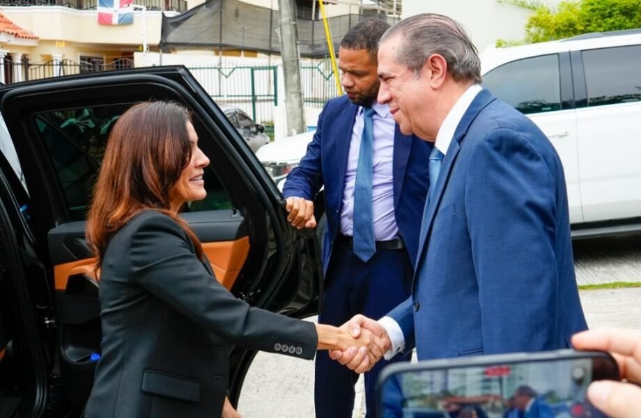 Francisco Javier García se reúne con embajadora de EE. UU. en RD y destaca vínculos entre ambas naciones