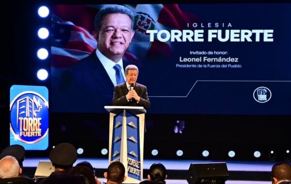 Leonel afirma que la labor de las iglesias es “imprescindible” y asegura que “es necesario volver el rostro hacia Dios”