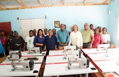 Dasac entrega modernas máquinas de coser a congregación religiosa en San Cristóbal