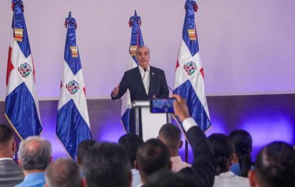 Presidente Abinader pide a integrantes de banda vinculada a tiroteo en Boca Chica que se entreguen
