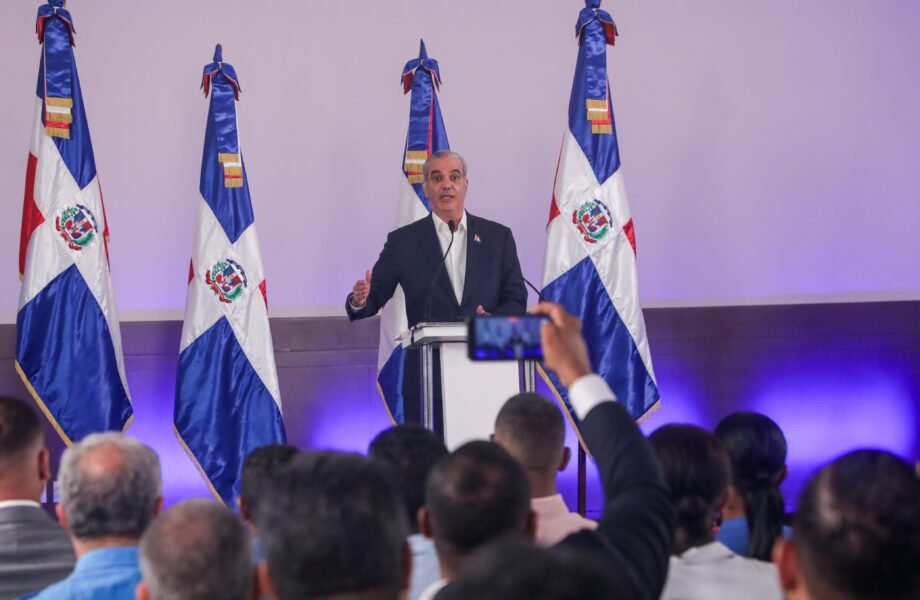 Presidente Abinader pide a integrantes de banda vinculada a tiroteo en Boca Chica que se entreguen