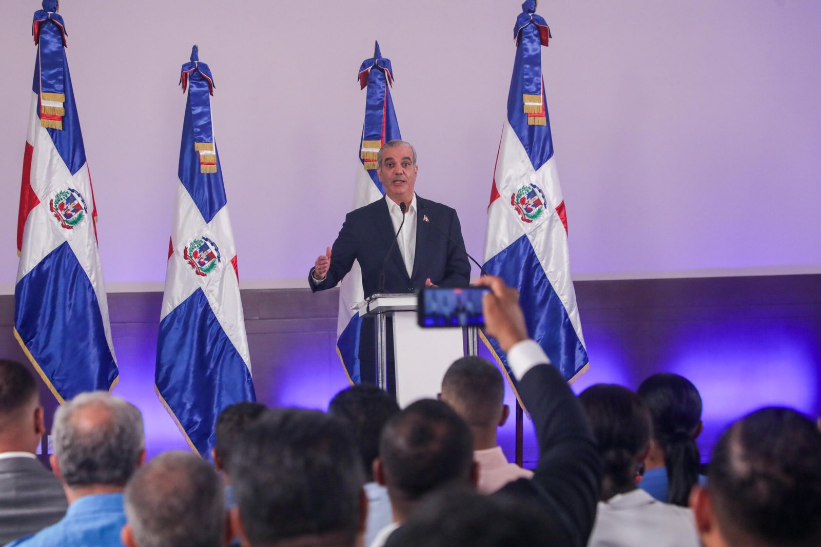 Presidente Abinader pide a integrantes de banda vinculada a tiroteo en Boca Chica que se entreguen