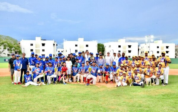 Academia Los Vecinitos de Ciudad Juan Bosch se corona campeón de la Copa Macarrulla 2026