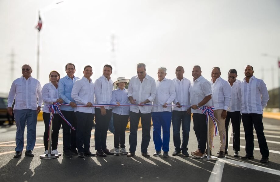 Presidente Abinader entrega puente y calles asfaltadas para impulsar conectividad en Peravia