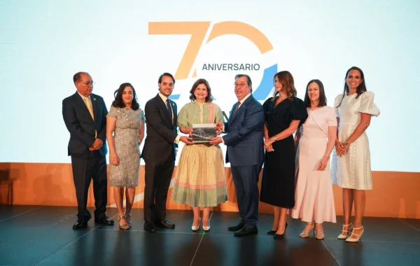 Raquel Peña destaca aporte de Mera Fondeur al desarrollo de Santiago por sus 70 años de trayectoria
