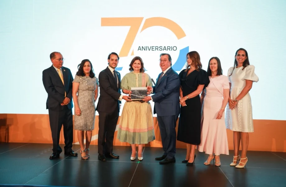 Raquel Peña destaca aporte de Mera Fondeur al desarrollo de Santiago por sus 70 años de trayectoria