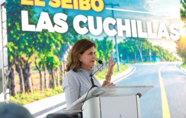 Raquel Peña inaugura carretera El Seibo-Las Cuchillas de 15.5 kilómetros