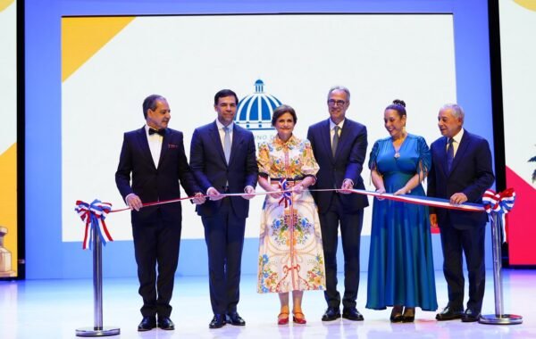Raquel Peña y Roberto Ángel Salcedo inauguran la XXVIII Feria Internacional del Libro