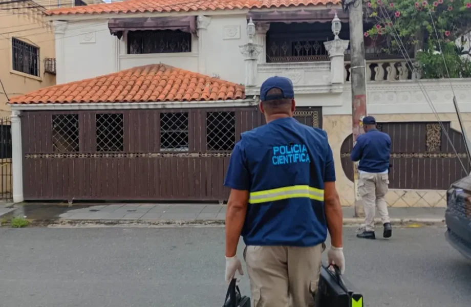 Matan a esposa de Julián Oro Duro durante robo en su vivienda; artista resulta gravemente herido