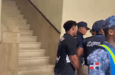 Arrestan en el AILA hombre acusado de matar joven acudió a comprar celular en Los Praditos
