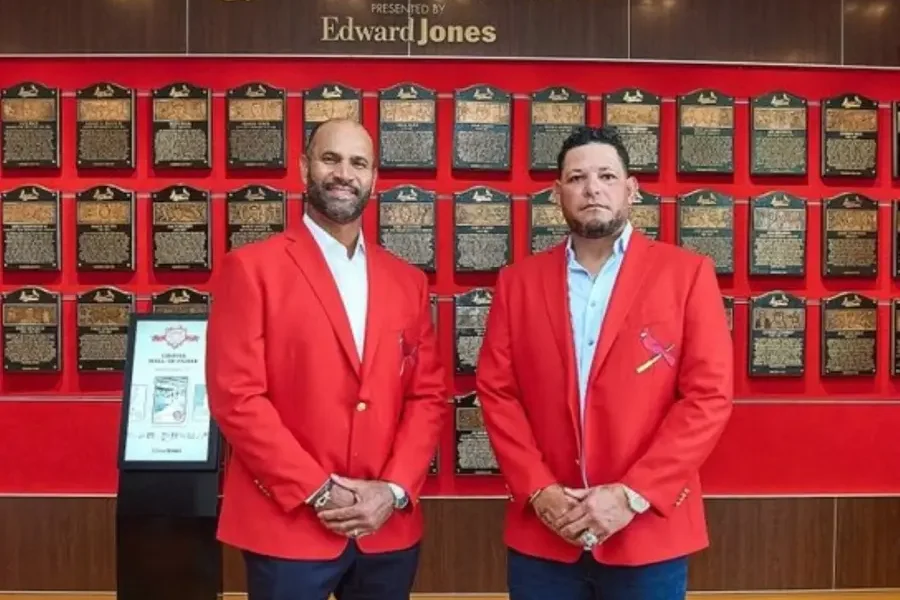 Albert Pujols y Yadier Molina son exaltados al Salón de la Fama de los Cardenales