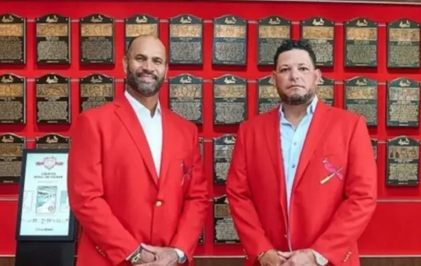 Albert Pujols y Yadier Molina son exaltados al Salón de la Fama de los Cardenales