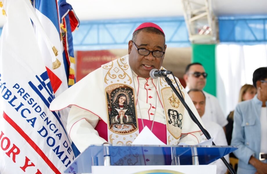 Monseñor Castro Marte destaca transformación policial impulsada por el presidente Abinader