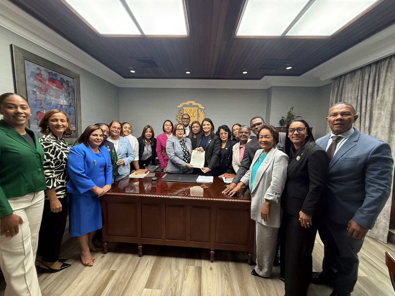 Más de 130 legisladores respaldan el depósito de la Ley Mirabal, parte de la Reforma Déjala Ir
