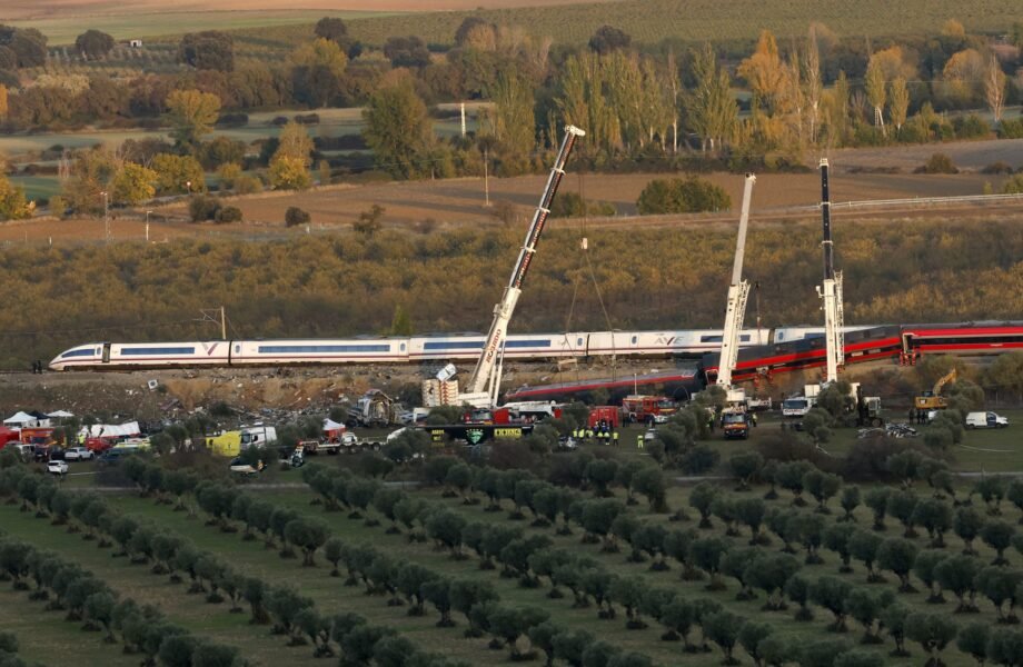 Gobierno español trabaja de forma «incansable» para identificar a los fallecidos del accidente ferroviario