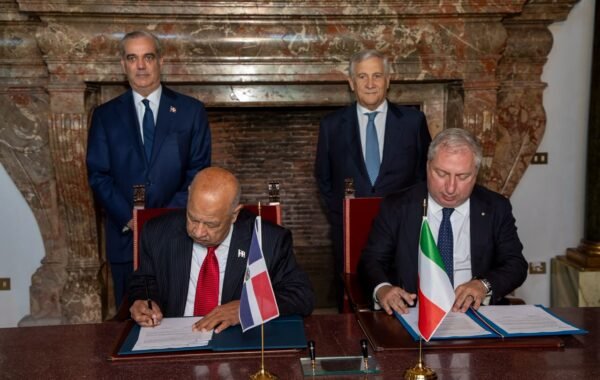 Presidente Abinader llama a empresarios italianos a invertir en República Dominicana