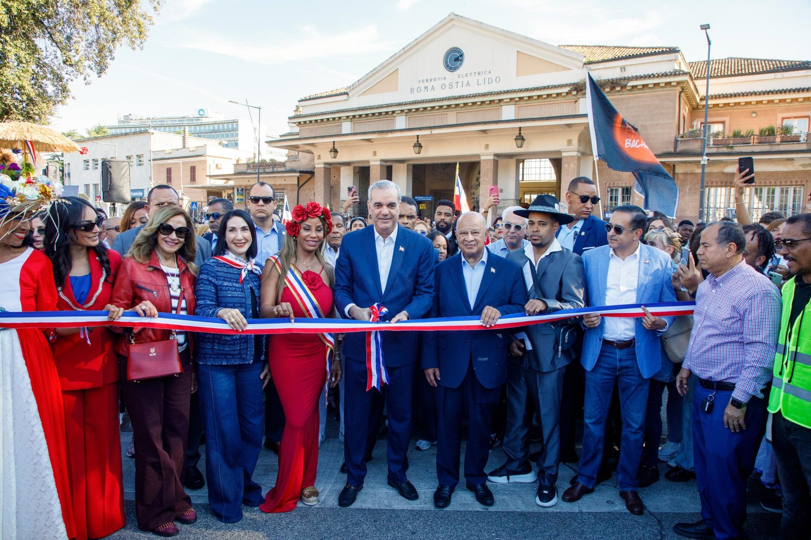Presidente Abinader inaugura la Parada Dominicana en Roma y resalta el orgullo patrio