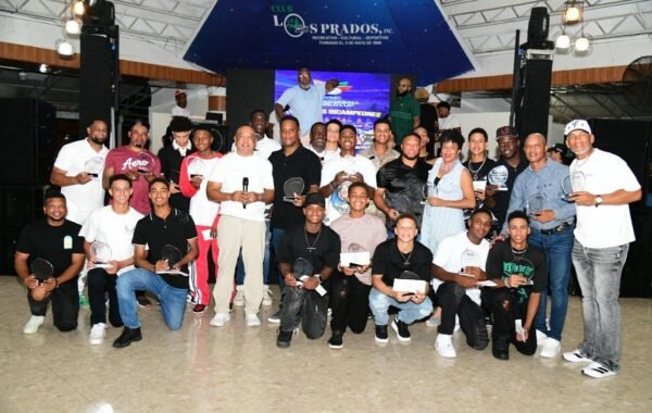 FEDOM agasaja y reconoce selección nacional que ganó medalla de plata en el mundial U15 con emotivo encuentro junto a sus familias