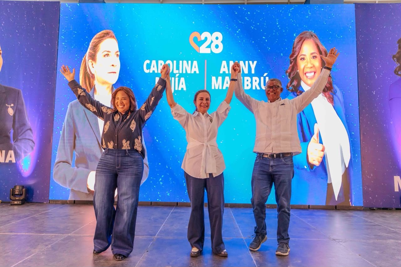 Carolina Mejía recibe respaldo de Anny Mambrú y Jesús Colón para su proyecto presidencial