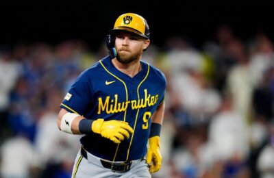 Cerveceros bombardean Los Ángeles y colocan a los Dodgers al filo de la eliminación
