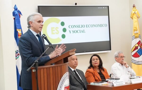 De Camps: Comisión del CNE presentará en noviembre informe con medidas para fortalecer los aprendizajes