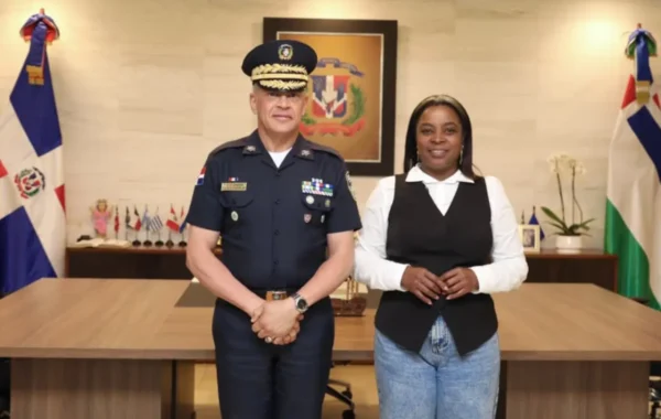 Director de la Policía y diputada Millys Martínez dan por superado impasse en Elías Piña