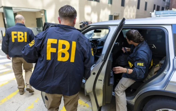 Un contratista del Gobierno de EE.UU. es arrestado por el FBI por supuestas filtraciones
