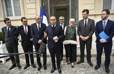 Francia mantiene toques de queda tras una noche tranquila