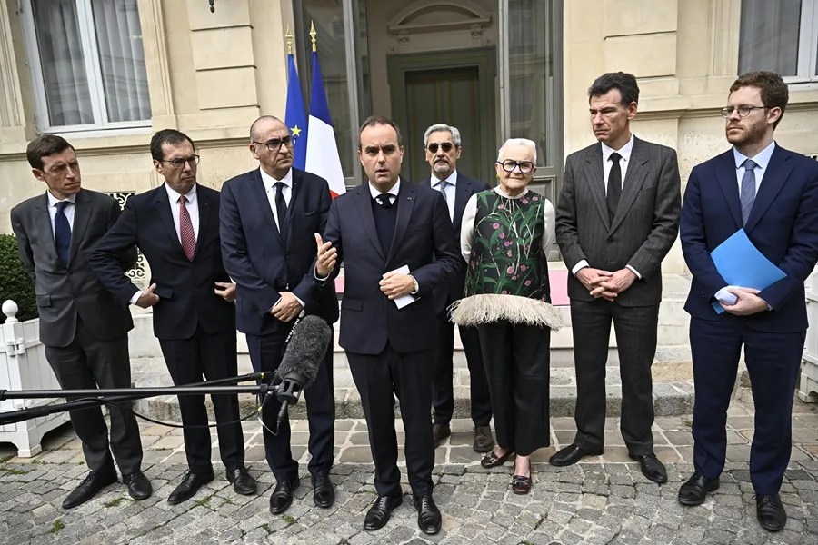 Francia mantiene toques de queda tras una noche tranquila