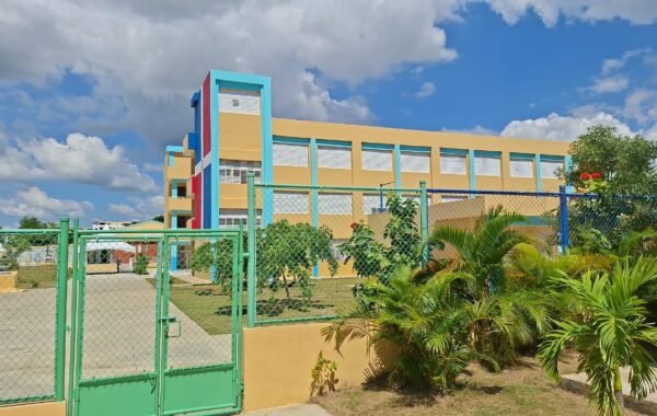 Minerd mantiene suspensión de docencia en zonas vulnerables de provincias en alerta amarilla
