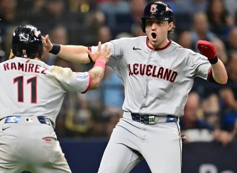 Guardianes sorprenden a Rays y golpean primero en Serie de Campeonato