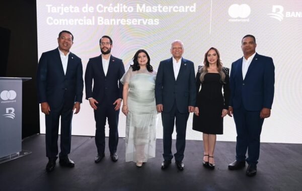 Banreservas lanza junto a Mastercard nueva tarjeta comercial para el sector empresarial