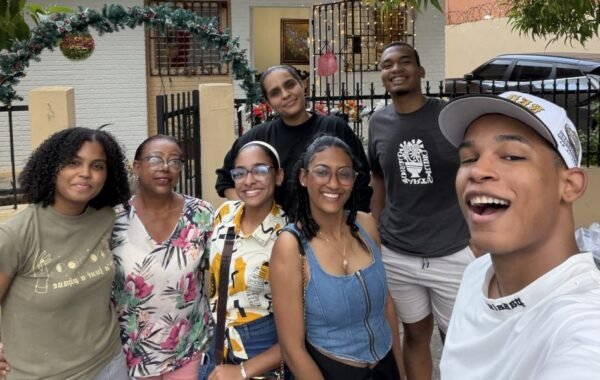 Iniciativa social “Sonrisas de Navidad” busca llevar cenas a más de 300 familias en Nochebuena