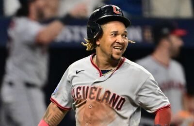 José Ramírez amplia marca con 18 juegos al hilo embasándose en postemporada