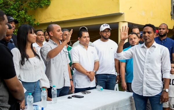 Joaquín Fernández juramenta a Amaury Quezada y suma nuevos dirigentes al proyecto de David Collado