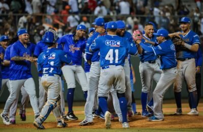 Licey lanza no-hitter combinado ante los Toros y se adueña del primer lugar