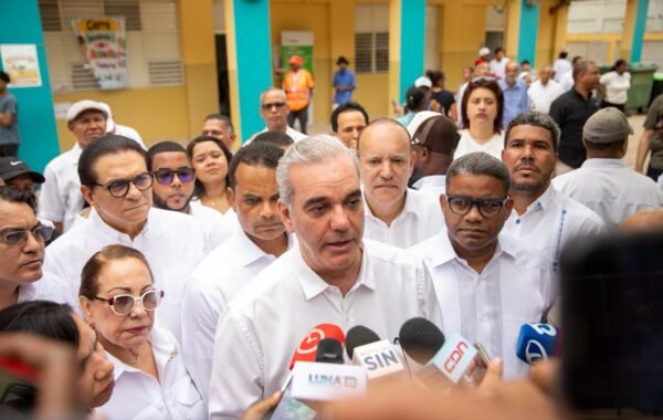 Luis Abinader: "El Gobierno está en sesión permanente para garantizar la seguridad del pueblo dominicano ante situación en Haití"