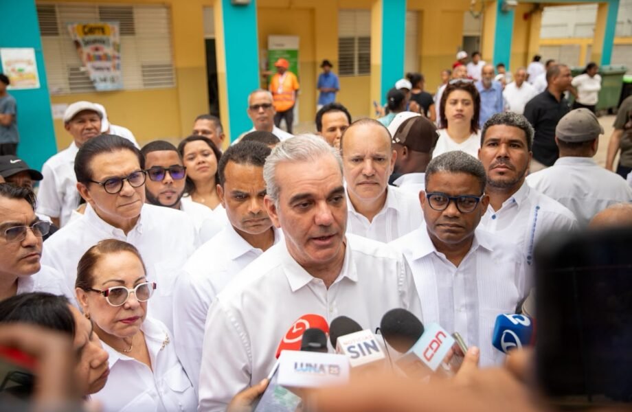 Luis Abinader: "El Gobierno está en sesión permanente para garantizar la seguridad del pueblo dominicano ante situación en Haití"