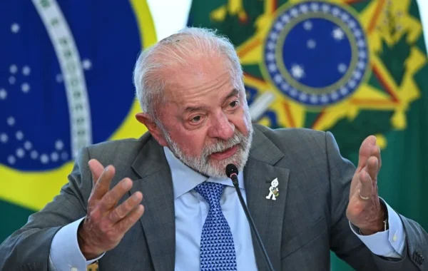 Lula critica la «intromisión» de la justicia electoral tras cierre de canal de Whatsapp