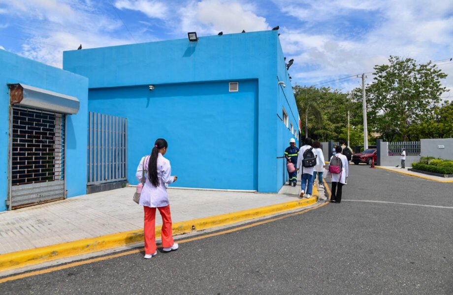 Médicos paralizan hospitales públicos en RD y reclaman mejoras laborales