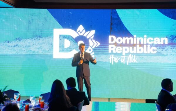 Ministro David Collado presenta en Houston el roadshow turístico número 124