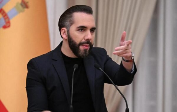 Bukele dice que rescatará a militares en Haití «por las buenas» o «por las malas»