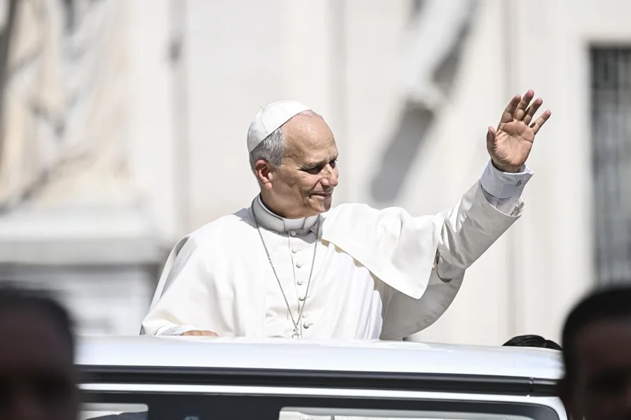 El Vaticano informa que León XIV ha sido operado de un adenocarcinoma pulmonar