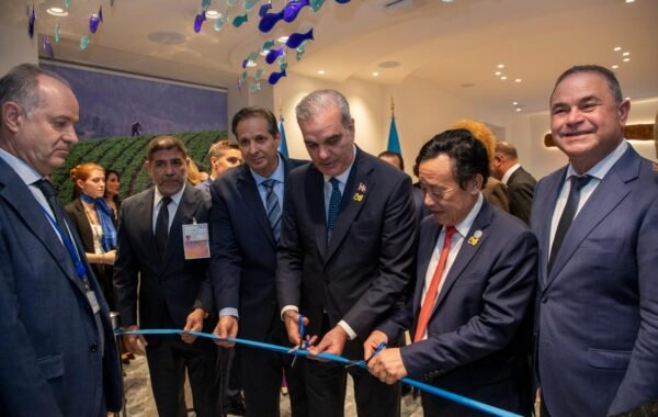 Presidente Abinader inaugura salón República Dominicana en la FAO y reafirma compromiso con el Hambre Cero
