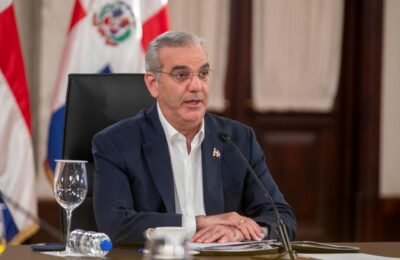 Abinader dice quisiera comenzar a bajar los combustibles, pero «hay una situación internacional»