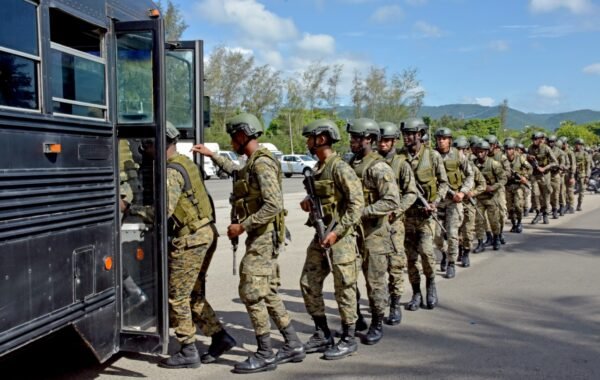 República Dominicana envía militares a frontera en medio de la creciente tensión en Haití