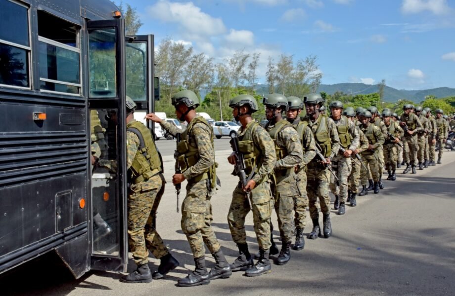 República Dominicana envía militares a frontera en medio de la creciente tensión en Haití