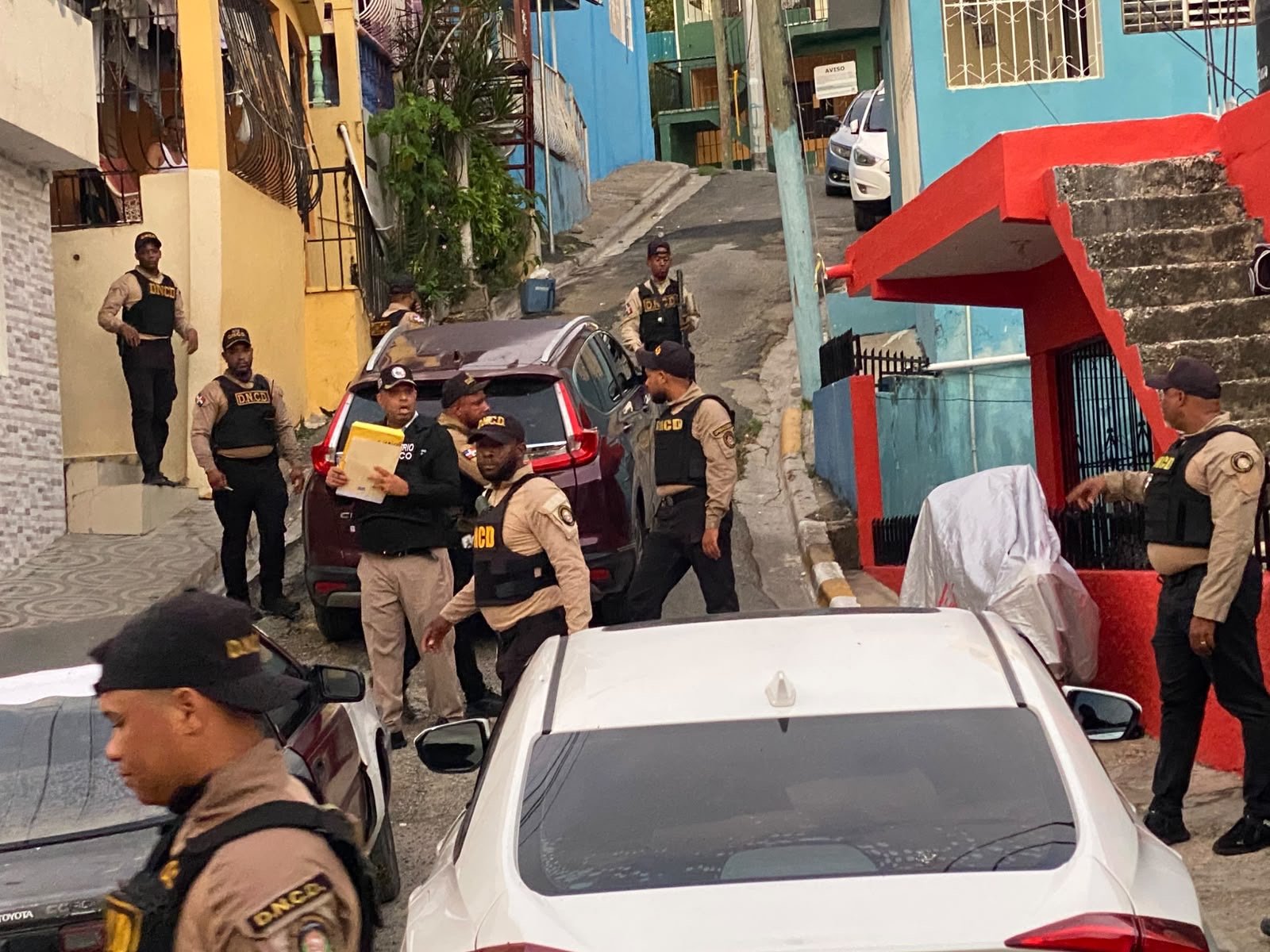 DNCD desmantela sistema de vigilancia y arresta mujer con cocaína, marihuana y crack en SDN